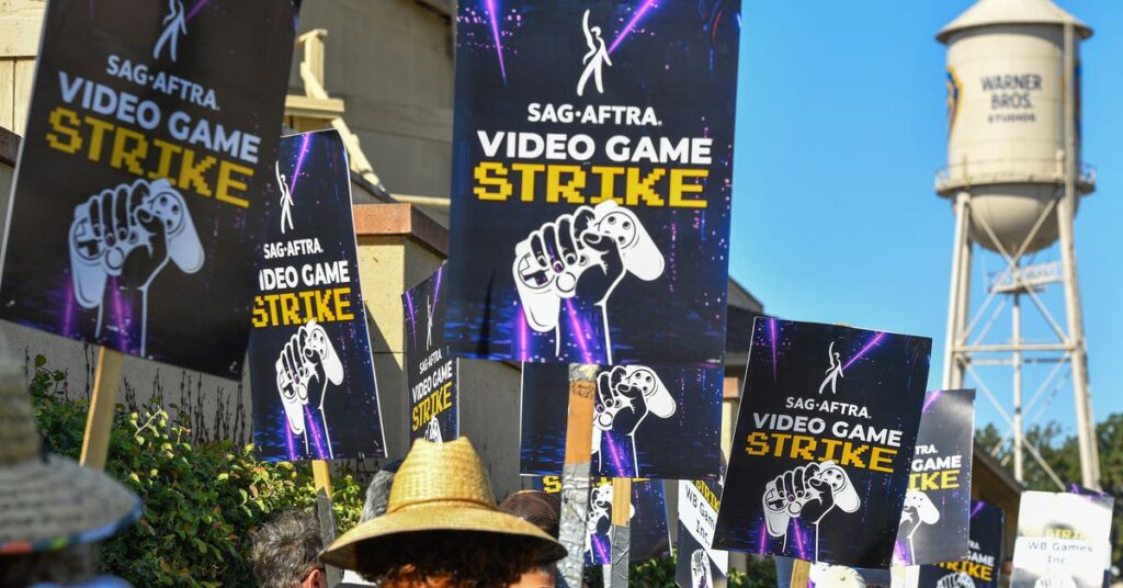 SAG-AFTRA union video game performers strike outside Warner Bros. Games, part of the Global Streaming and Interactive Entertainment unit of Warner Bros. Discovery, in Burbank, California, on August 1, 2024.&nbsp;